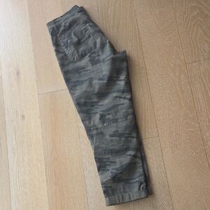 Lucky Brand Men's Green Camouflage Cargo Pants
